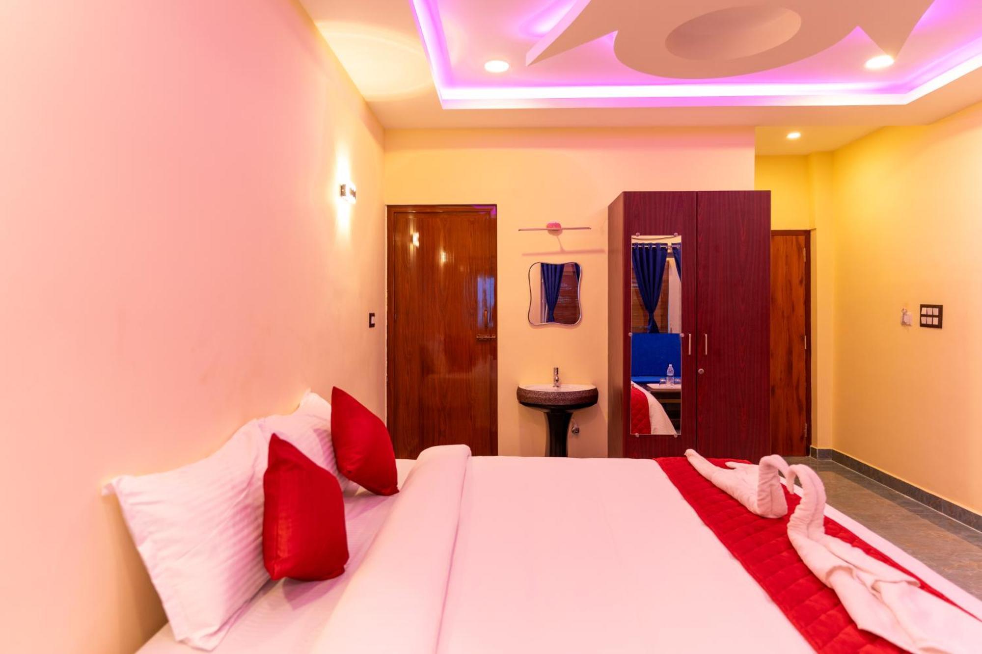 Auro Beach Resort Pondicherry Exteriör bild